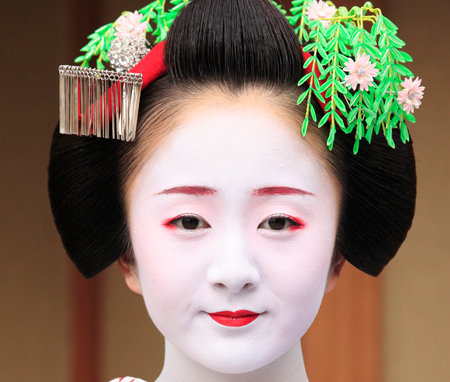 妖艳日本艺妓为何脸上要刮大白?